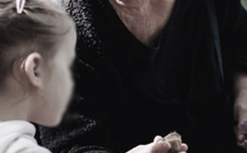 ף�R�OŮ�M���R�~